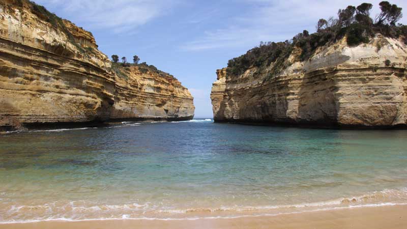 Experience the internationally renowned Great Ocean Road on an exciting day trip brought to you by Oceania Tours!